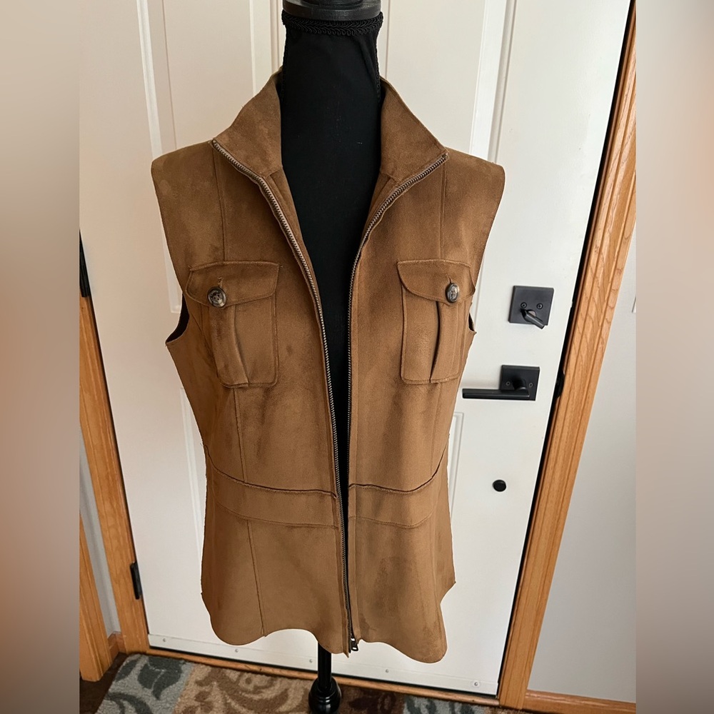 Lauren Dry Goods Co.(Ralph Lauren) faux suede classic chic vest. Size small - Picture 5 of 13